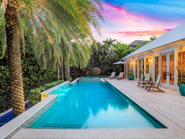 Luxurious Retreat with a Pool in Olde Naples, Steps from the Beach